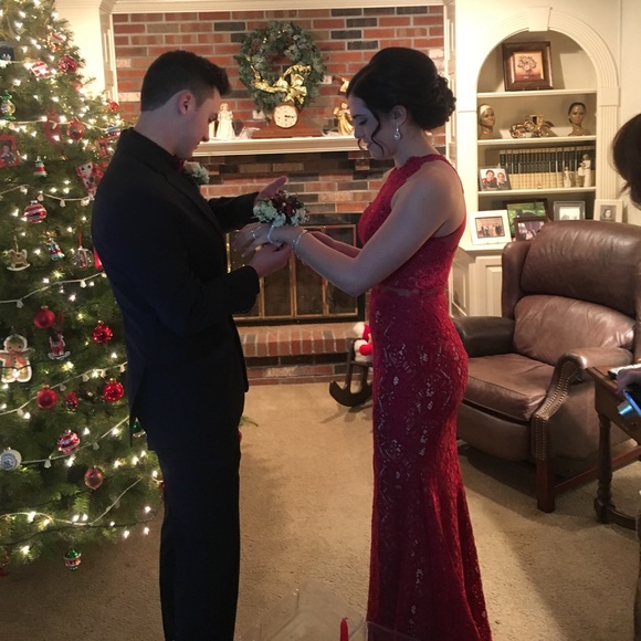 Red lace prom dress - Picture 2 of 2